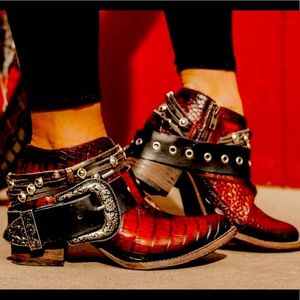 Freebird by Steven Red Croco Saloon Ankle Boot 10